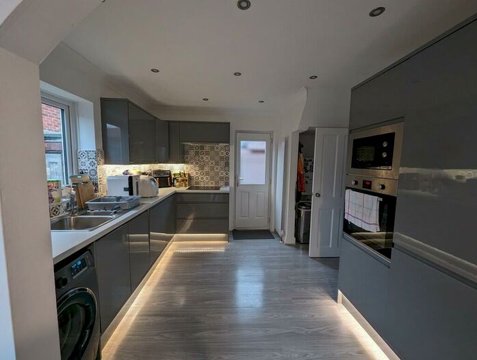 3 Bedroom Semi-Detached House To Rent In Deneway Avenue, Blackpool, FY3