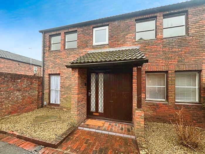 3 Bedroom End Terrace House For Sale In Kimberley, Bracknell, Berkshire, RG12