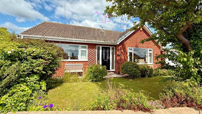 2 Bedroom Bungalow For Sale In Carleton Green Close, Pontefract, West Yorkshire, WF8