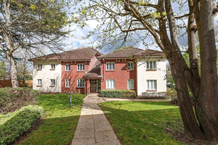 2 Bedroom Apartment For Sale In Guildford Road, Fetcham, Leatherhead, Surrey, KT22