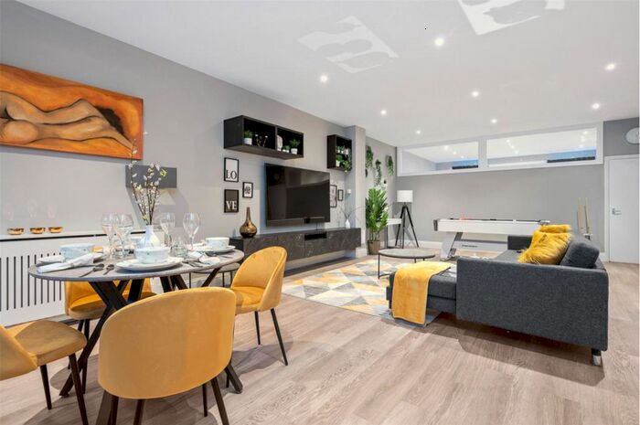 3 Bedroom Flat To Rent In South Park Hill Road, South Croydon, Surrey, CR2