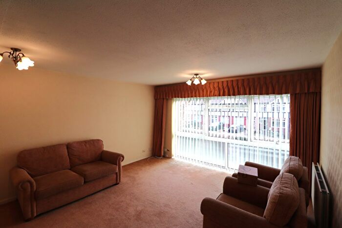 2 Bedroom Flat To Rent In Poplar Way, Ilford, IG6