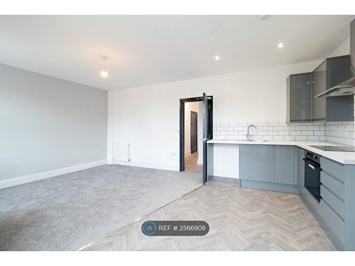 2 Bedroom Flat To Rent In Kettering Road, Northampton, NN1