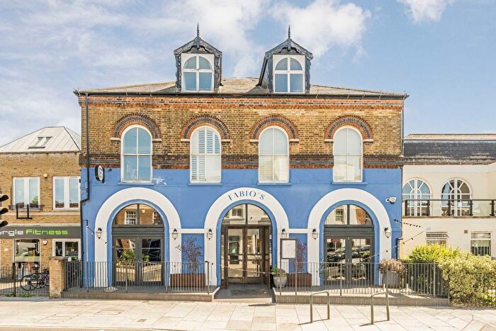 2 Bedroom Flat For Sale In High Street, Hampton, TW12