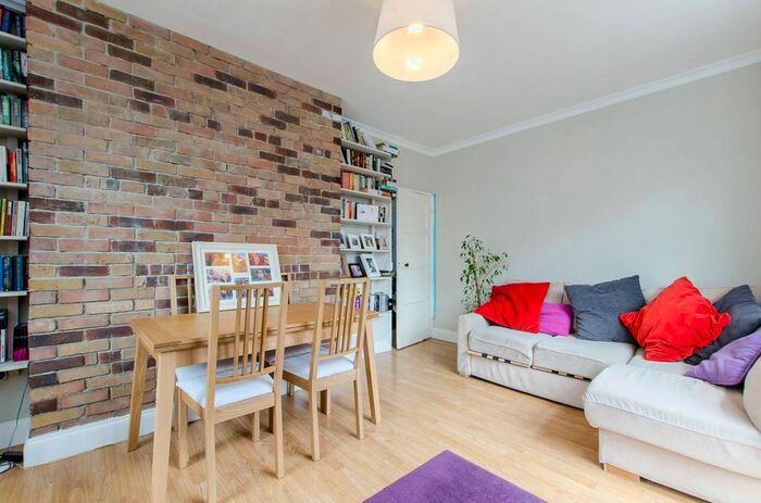 2 Bedroom Flat To Rent In Turin Street, Bethnal Green, London, E2