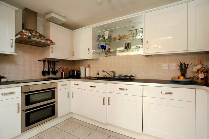 2 Bedroom Flat To Rent In Stockholm Way, E1W