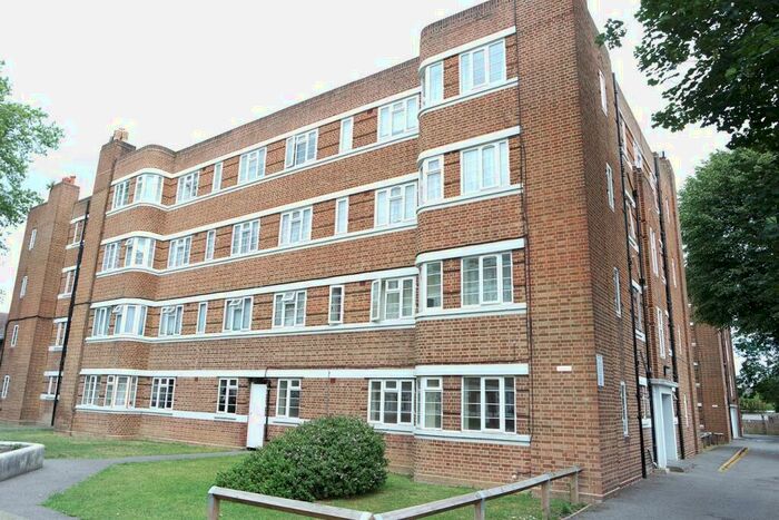 2 Bedroom Flat To Rent In Warwick Gardens, Thornton Heath, CR7