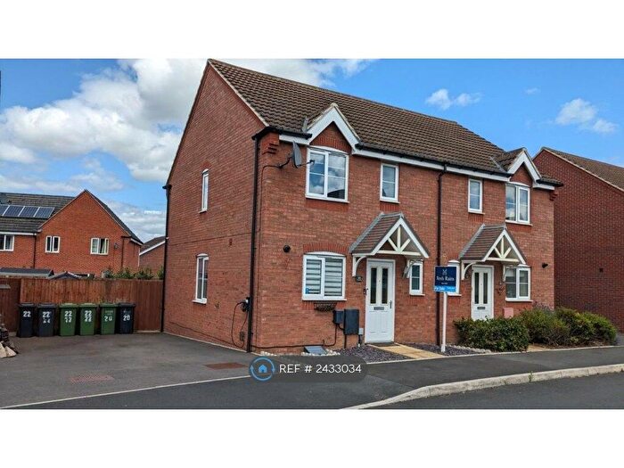 3 Bedroom Semi-Detached House To Rent In Crump Way, Evesham, WR11