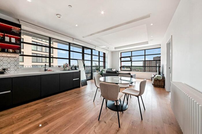 2 Bedroom Flat For Sale In Defoe House, City Island Way, London, E14