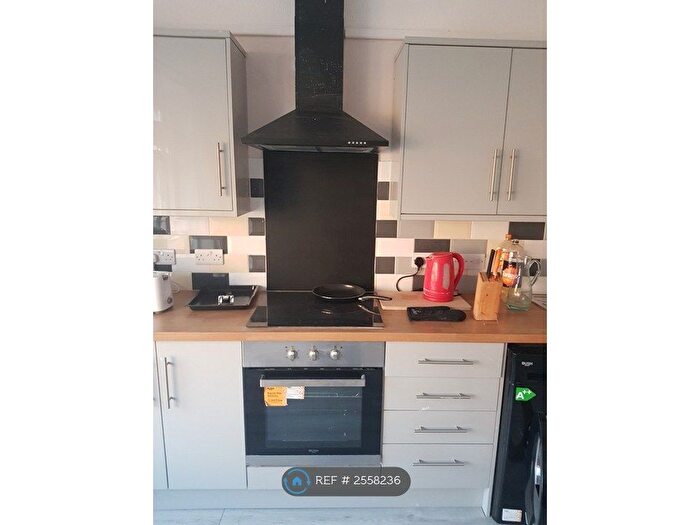 2 Bedroom Flat To Rent In Two Mile Hill Road, Bristol, BS15