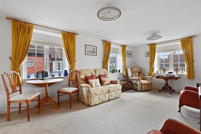 2 Bedroom Apartment For Sale In - The Broadway, Amersham, HP7