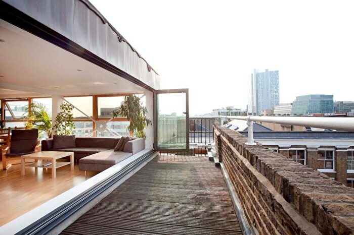 3 Bedroom Flat To Rent In Galaxy House, London, EC2A