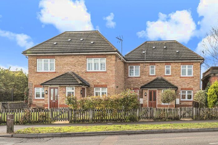 3 Bedroom Terraced House To Rent In Lightwater, Surrey, GU18