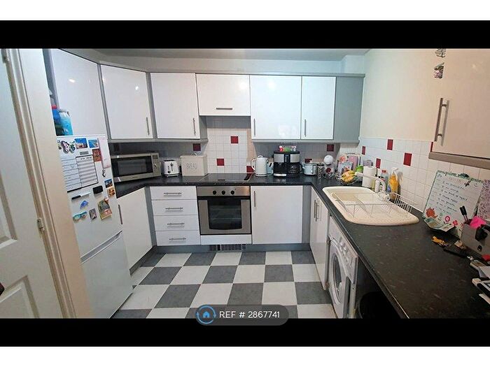 2 Bedroom Flat To Rent In Fitzherbert Road, Portsmouth, PO6