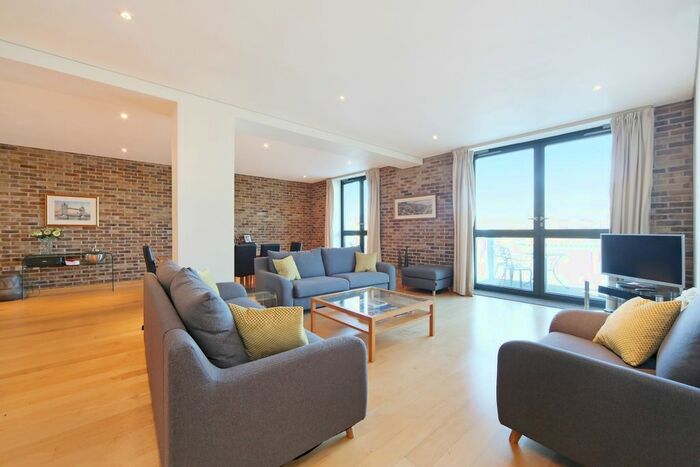 2 Bedroom Flat To Rent In Shad Thames, London, SE1