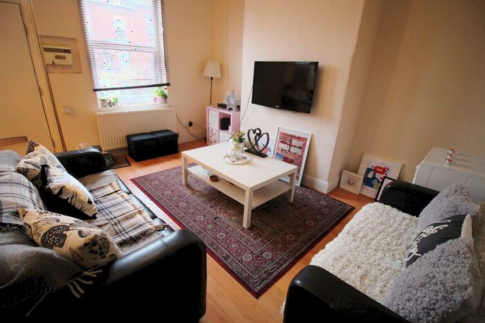 4 Bedroom Terraced House To Rent In Alexandra Road, Uxbridge, UB8