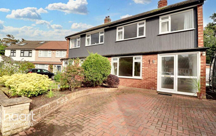 3 Bedroom Semi-Detached House To Rent In Newlands Close, Brentwood, CM13