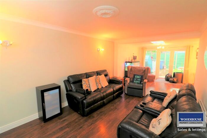 3 Bedroom Bungalow To Rent In Mcgredy, Cheshunt, Waltham Cross EN7