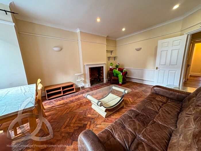 4 Bedroom Flat To Rent In St. Cuthberts Road, Kilburn, NW2