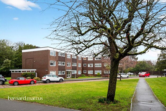 2 Bedroom Flat For Sale In Downs Hill Road, Epsom, KT18