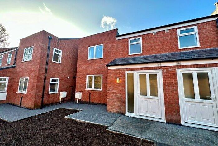 3 Bedroom Semi-Detached House To Rent In Bolsover Street, Nottingham, NG15