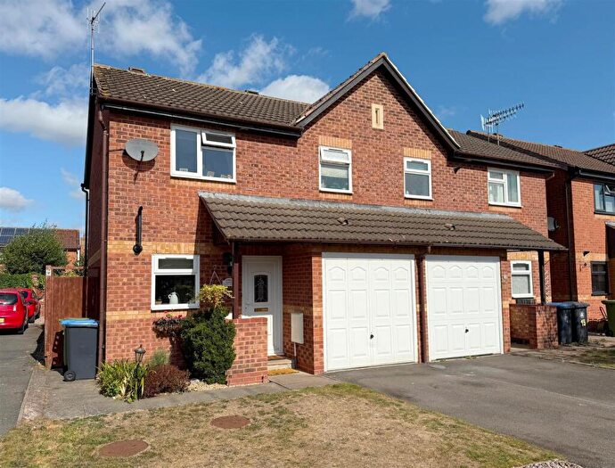 3 Bedroom Semi-Detached House For Sale In Scott Close, Bidford-on-Avon, Alcester, B50