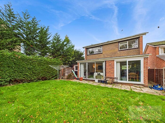 3 Bedroom Detached House For Sale In Elm Close, Witney, OX28