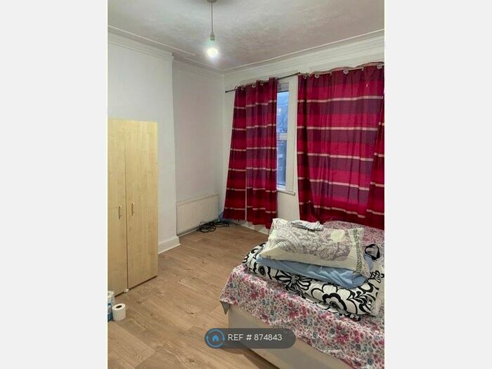 2 Bedroom Flat To Rent In Wanstead, London E11