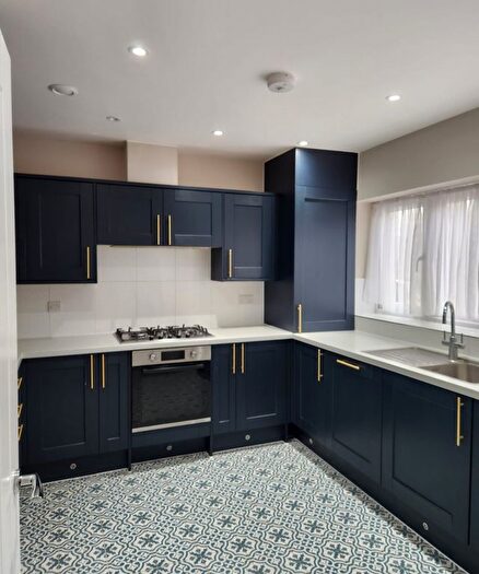 4 Bedroom Semi-Detached House To Rent In Witham Road, Romford, RM2