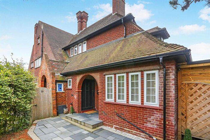 2 Bedroom Maisonette For Sale In The Spinney, Cheam, SM3