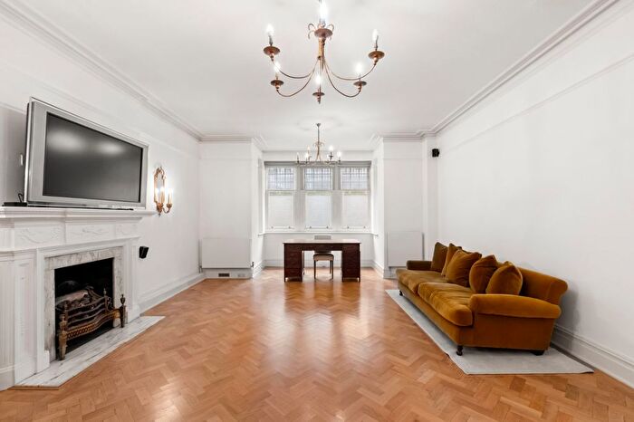 2 Bedroom Flat To Rent In Queens Gate, South Kensington, SW7