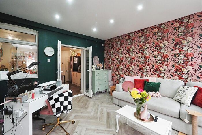 2 Bedroom Semi-Detached House For Sale In Stainforth Street, Mansfield, NG19