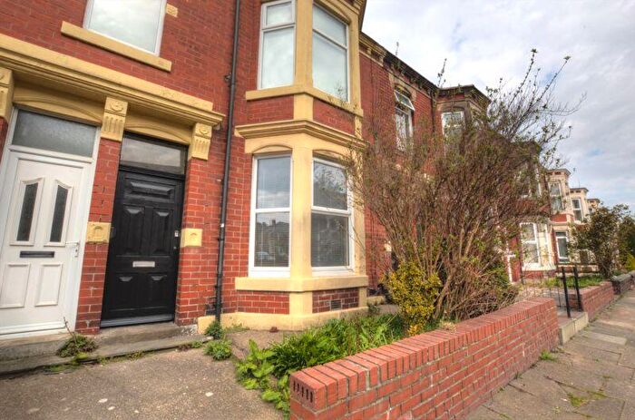2 Bedroom Flat To Rent In Cartington Terrace, Heaton, Newcastle Upon Tyne, NE6