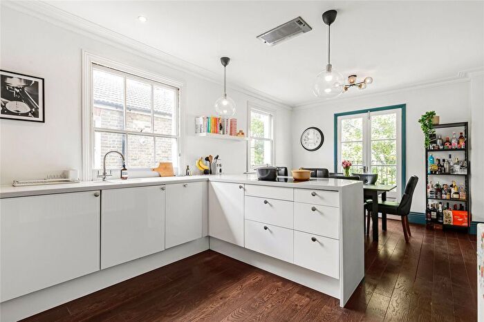 3 Bedroom Flat For Sale In Avarn Road, Tooting, SW17