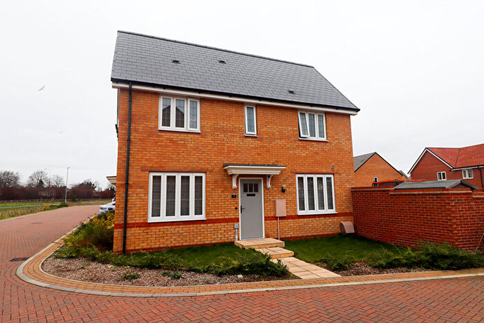 3 Bedroom Semi Detached House For Sale In Jute Crescent, Buckden, St. Neots, Cambridgeshire, PE19