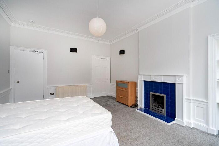 3 Bedroom Flat To Rent In Montague Street, Newington, Edinburgh, EH8