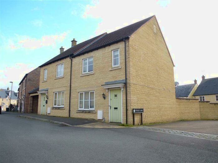 2 Bedroom House To Rent In Saffron Crescent, Carterton, OX18