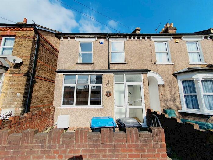 3 Bedroom Property To Rent In Oatlands Road, Enfield, EN3