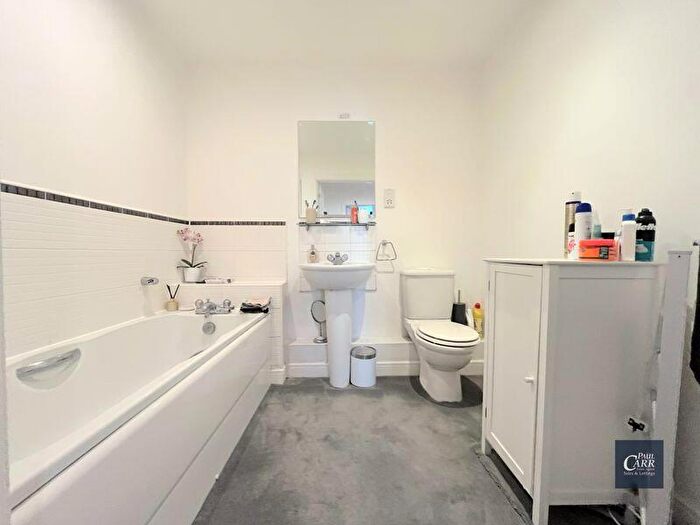 2 Bedroom Flat For Sale In Grange Drive, Streetly, Sutton Coldfield, B74