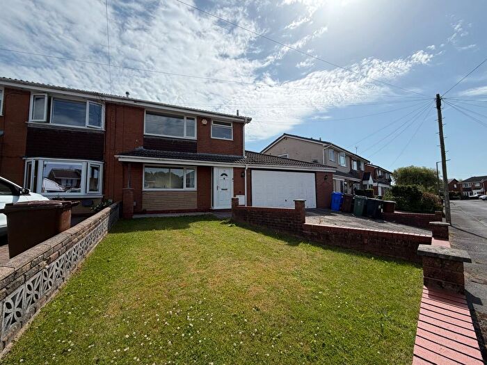 3 Bedroom Semi-Detached House For Sale In Calf Hey Close, Radcliffe, Manchester, M26