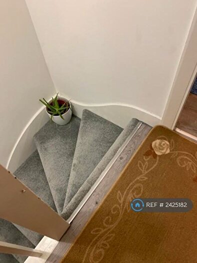 2 Bedroom Terraced House To Rent In Oatlandrive, Slough, SL1