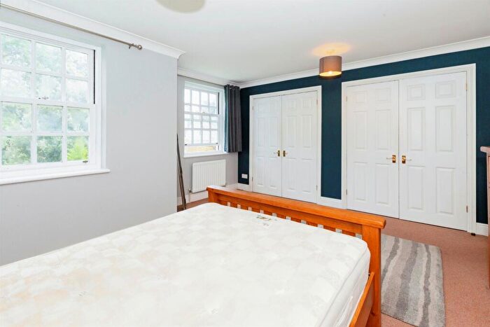 1 Bedroom Apartment For Sale In Ray Park Avenue, Maidenhead, SL6