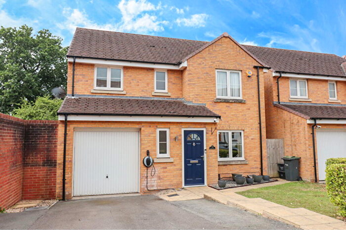 4 Bedroom Detached House For Sale In Dakota Drive, Calne, SN11