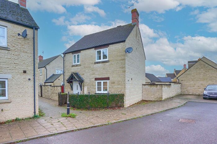 3 Bedroom Detached House For Sale In Pine Rise, Witney, OX28