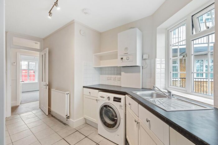 3 Bedroom Flat To Rent In Creighton House, N2