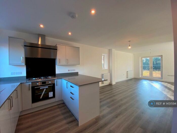 4 Bedroom Semi-Detached House To Rent In Lacewood Close, Bestwood Village, Nottingham, NG6