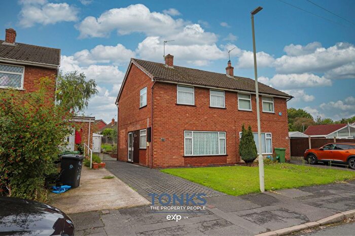 3 Bedroom Semi-Detached House For Sale In Malvern Avenue, Stourbridge, DY9