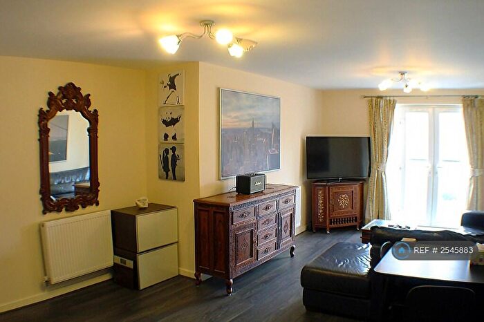 2 Bedroom Flat To Rent In Pavilion Close, Leicester, LE2
