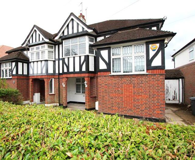 4 Bedroom Semi-Detached House To Rent In Mount Stewart Avenue, HA3