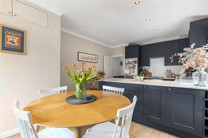 2 Bedroom Flat To Rent In Woodbury Street, London, SW17